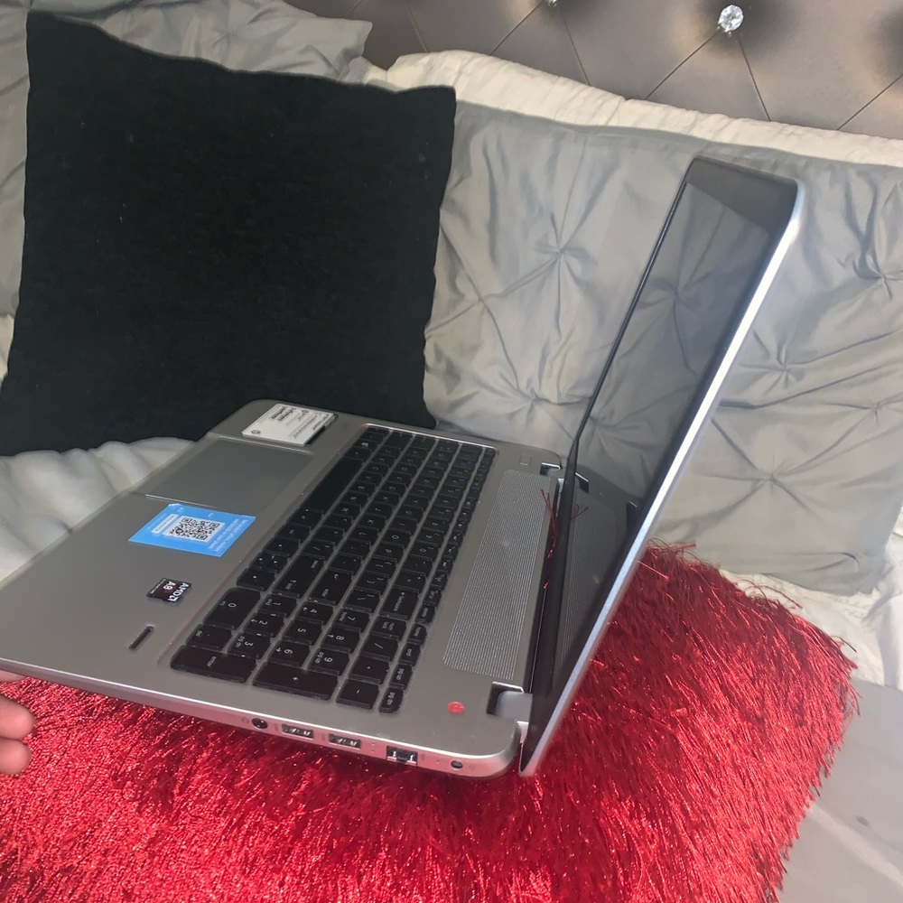 laptop - Picture 2 of 4